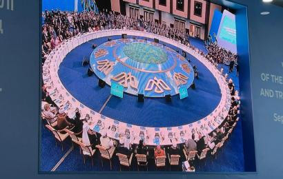 Діндер съезі дұға жасауға арналған үнсіздікпен басталды