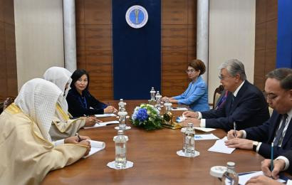 Президент встретился с министром по делам ислама, призыва и наставления Саудовской Аравии Абделатифом бен Абдулазизом Абдрахманом Аль аш-Шейхом