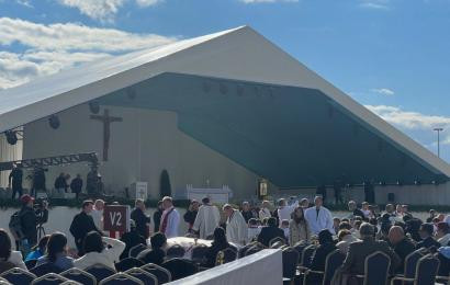 Құлшылықта ұлт жоқ. Рим папасының мессасына қатысушылар жиналып жатыр