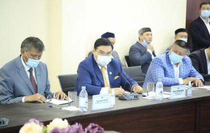 Конфессияаралық және өркениетаралық диалогты дамыту жөніндегі  Н. Назарбаев орталығының Басқарма Төрағасы Болат Сәрсенбаев  «Ихсан – рухани тәрбие негізі» кітабының тұсаукесеріне қатысты