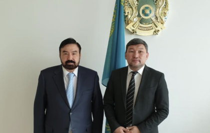 Н. Назарбаев орталығының Басқарма Төрағасы Болат Сәрсенбаев Дінтанушылар конгресінің Төрағасы Қайрат Құрманбаевпен кездесті