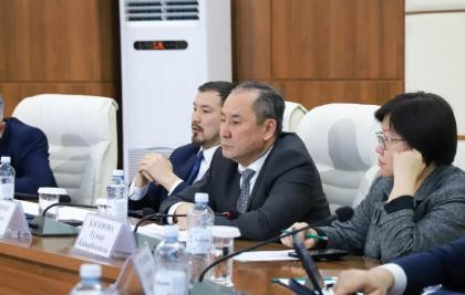 «Бір ел - бір мүдде»: Экстремизмнің алдын алу туралы парламенттік пікірталас